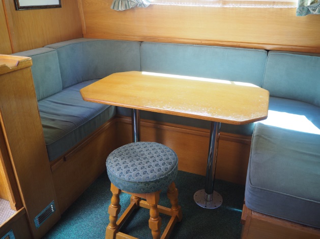 Bordeaux: Saloon / Dinette